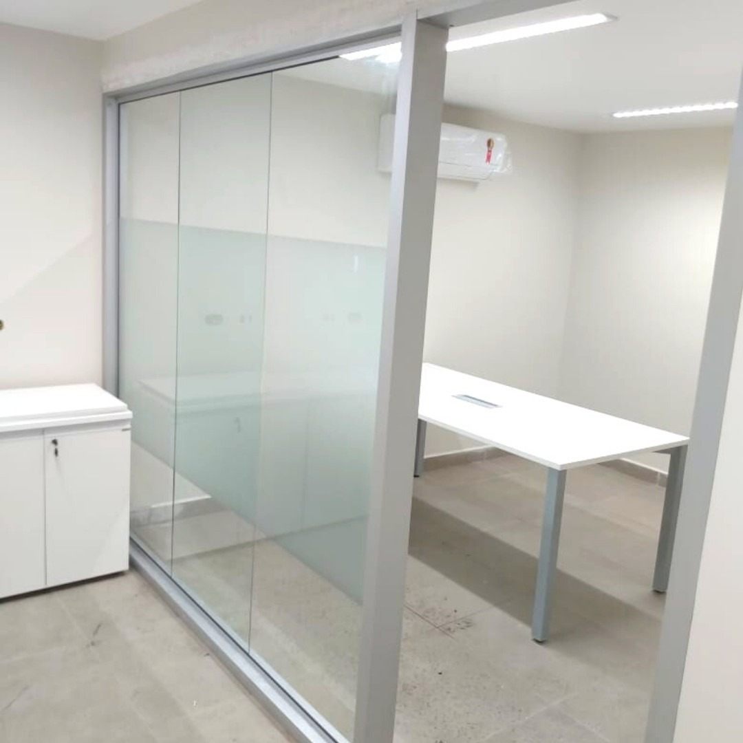 Vidro jateado instalado pela Oliveira Vidros em Gravataí/RS — projeto 1